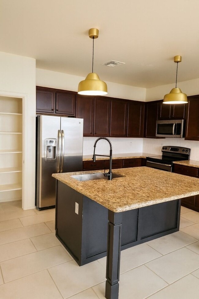 21008 W Ridge Rd in Buckeye, AZ - Foto de edificio - Building Photo