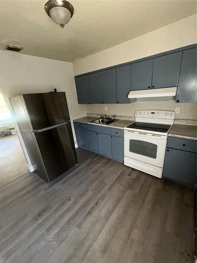 1180 NW 64th St in Miami, FL - Building Photo - Building Photo