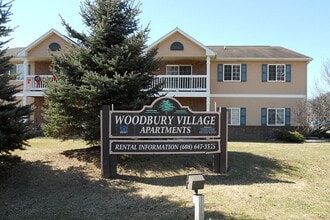 WOODBURY VILLAGE in Richland Center, WI - Foto de edificio - Building Photo