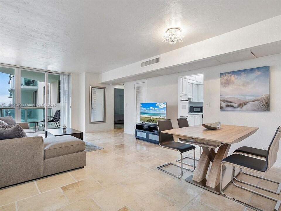 3801 S Ocean Dr in Hollywood, FL - Building Photo