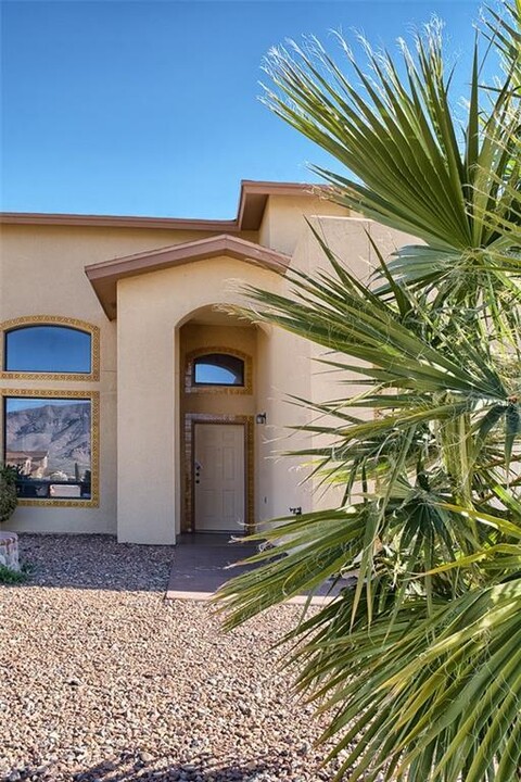 11320 Manuel Gameros Dr in El Paso, TX - Building Photo