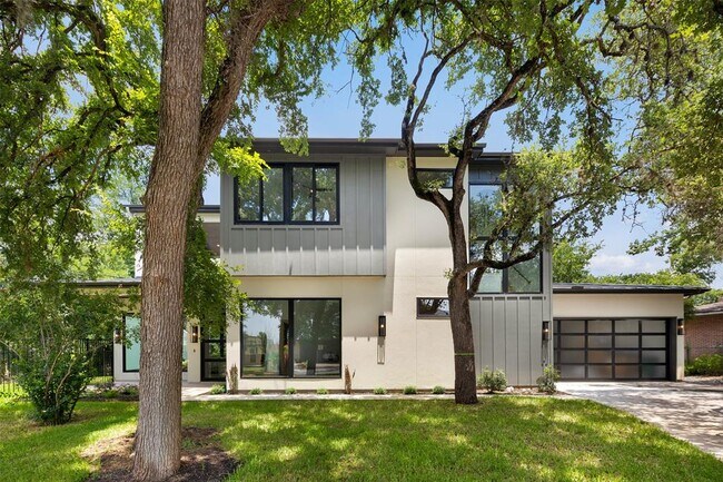 2504 Bluffview Dr in Austin, TX - Building Photo - Building Photo