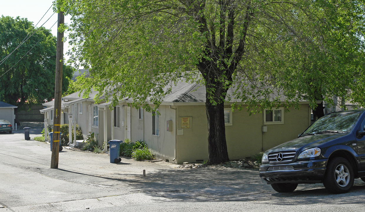 1370-1380 Oakland Blvd in Walnut Creek, CA - Building Photo