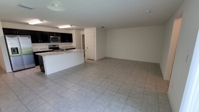 11224 Gold Compass St in Gibsonton, FL - Building Photo - Building Photo