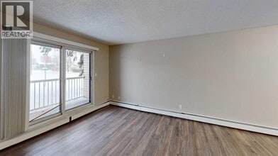 10028-10105 105 Ave in Grande Prairie, AB - Building Photo - Building Photo