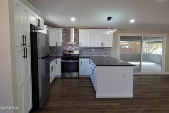38467 36th St E in Palmdale, CA - Building Photo - Building Photo