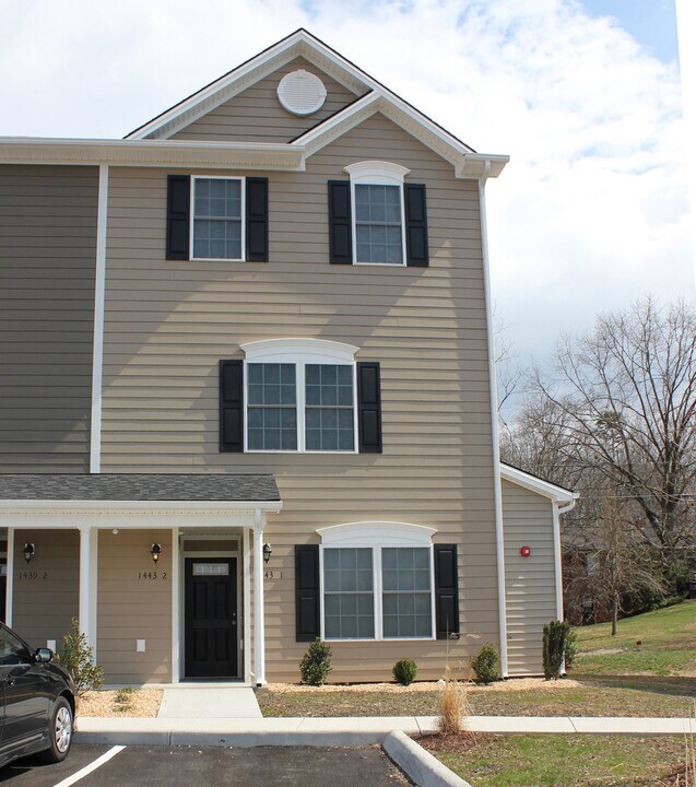 1443 Taylor Grove Ln in Harrisonburg, VA - Building Photo