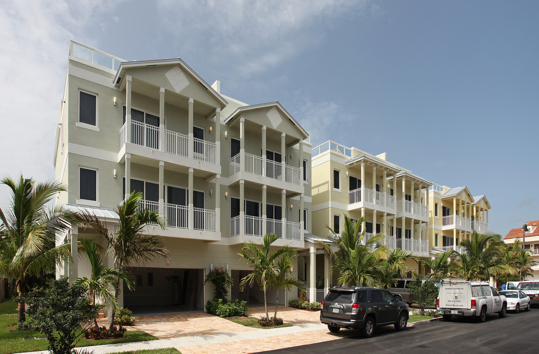 White Sands Beach Homes in Hollywood, FL - Building Photo