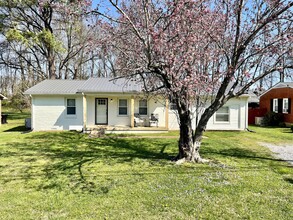 214 Chapman Ln in Columbia, TN - Building Photo - Building Photo
