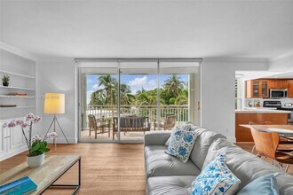 611 Ocean Dr in Key Biscayne, FL - Building Photo - Building Photo
