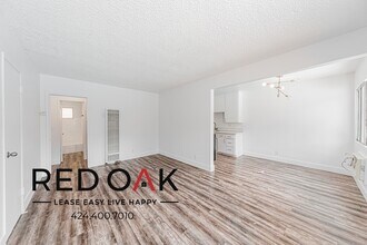 19148 Sherman Way, Unit 2 in Los Angeles, CA - Foto de edificio - Building Photo