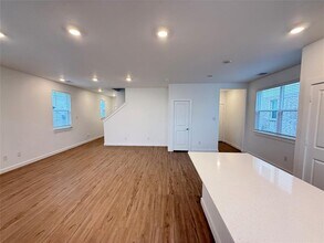 5111 Visionary Dr in Katy, TX - Building Photo - Building Photo