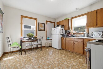 35 Washington Ave, Unit 35-2 in Waltham, MA - Foto de edificio - Building Photo