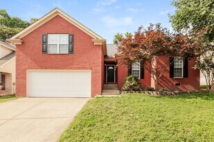 117 Lakeside Ct in Nashville, TN - Building Photo