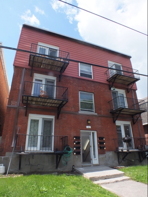 Carlyle Apartments in Ottawa, ON - Building Photo