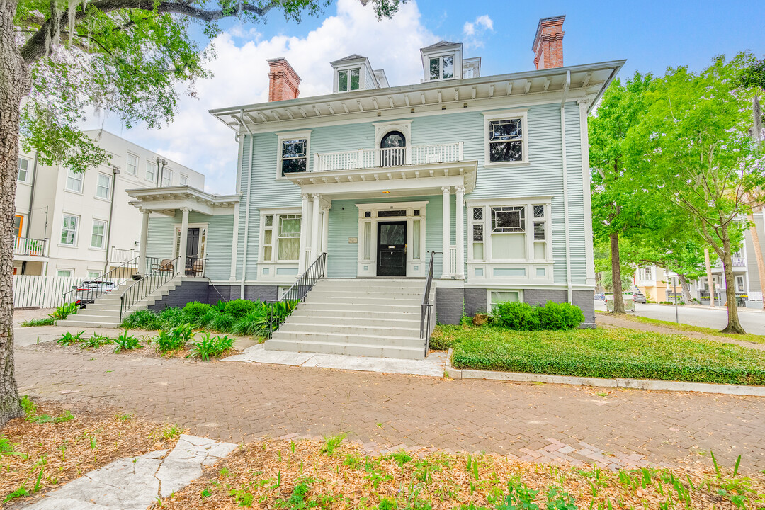 121 W Hall St in Savannah, GA - Building Photo