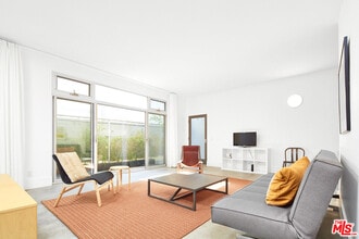 558 Rose Ave in Los Angeles, CA - Foto de edificio - Building Photo