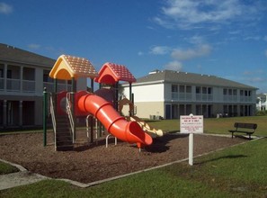 Park at Palm Bay Apartments in Palm Bay, FL - Foto de edificio - Building Photo