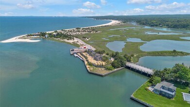 286 Towd Point Rd in Southampton, NY - Building Photo - Building Photo