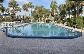 10351 Regal Dr in Largo, FL - Building Photo