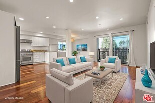 5315 Bellingham Ave in Los Angeles, CA - Building Photo