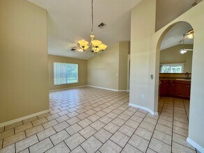 5719 Lake St in Mount Dora, FL - Foto de edificio - Building Photo