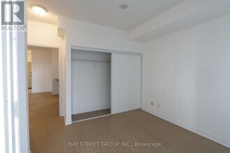 18 Holmes Ave in Toronto, ON - Building Photo - Building Photo