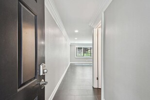 2942 W Bay Dr in Belleair Bluffs, FL - Building Photo