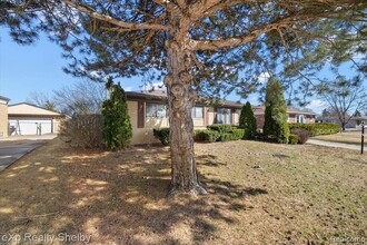 39622 University Dr in Sterling Heights, MI - Building Photo - Building Photo