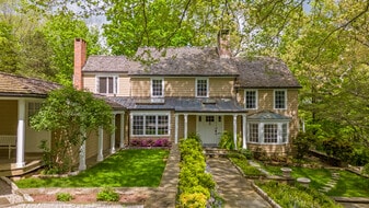 467 Laurel Rd in New Canaan, CT - Building Photo