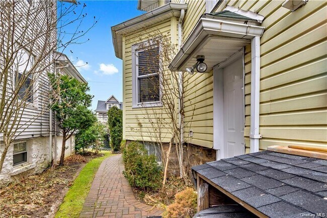 104 Sickles Ave-Unit -3 in New Rochelle, NY - Building Photo - Building Photo