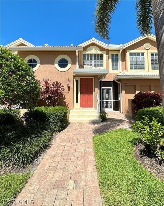 28080 Cavendish Ct in Bonita Springs, FL - Foto de edificio