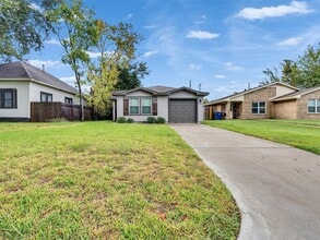 419 8th Ave N in Texas City, TX - Building Photo - Building Photo
