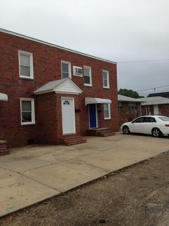 9554 19th Bay St, Unit C in Norfolk, VA - Building Photo