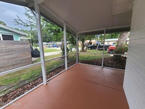 525 Blake Rd in South Daytona, FL - Building Photo - Building Photo