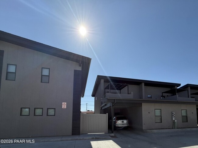 property at 720 N Walnut St