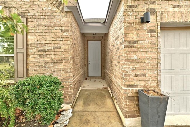 7300 Altidore Dr in Austin, TX - Building Photo - Building Photo