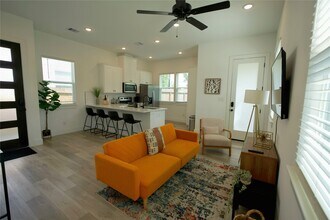 8703 Wileyvale Rd in Houston, TX - Foto de edificio - Building Photo