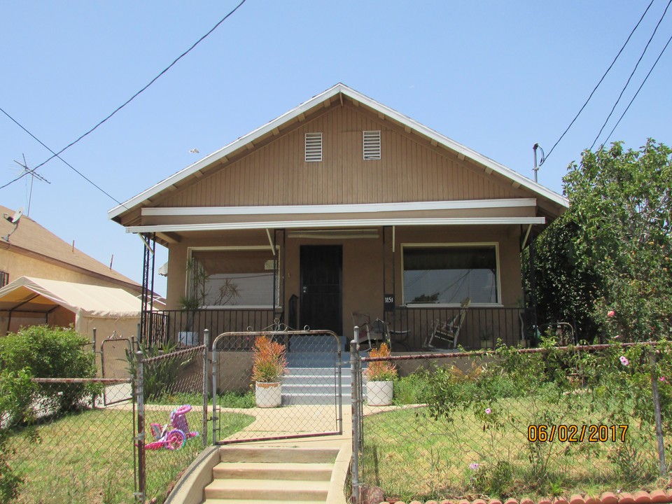 1151 Marietta St in Los Angeles, CA - Foto de edificio