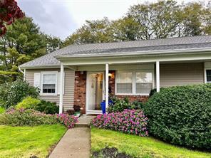 25 Meadow Ct in Huntington Station, NY - Building Photo