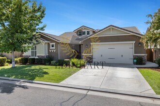 1632 N Broadbent Ln in Clovis, CA - Building Photo - Building Photo