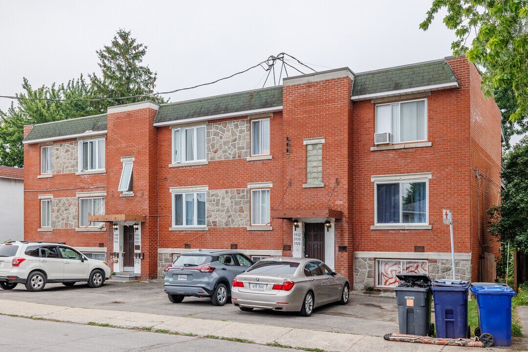 3926 4E Rue in Laval, QC - Building Photo