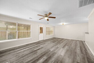 11843 Sunny Stream Dr in Tomball, TX - Building Photo - Building Photo