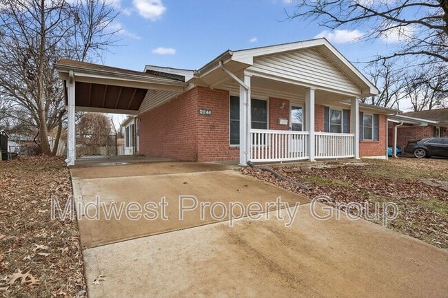 2244 Millvalley Dr in Florissant, MO - Building Photo - Building Photo