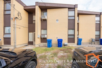 Second Floor Apartment with Assigned Parki in Lethbridge, AB - Building Photo - Building Photo
