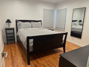 2449 Florencita Dr W, Unit 2449 in Montrose, CA - Building Photo - Building Photo