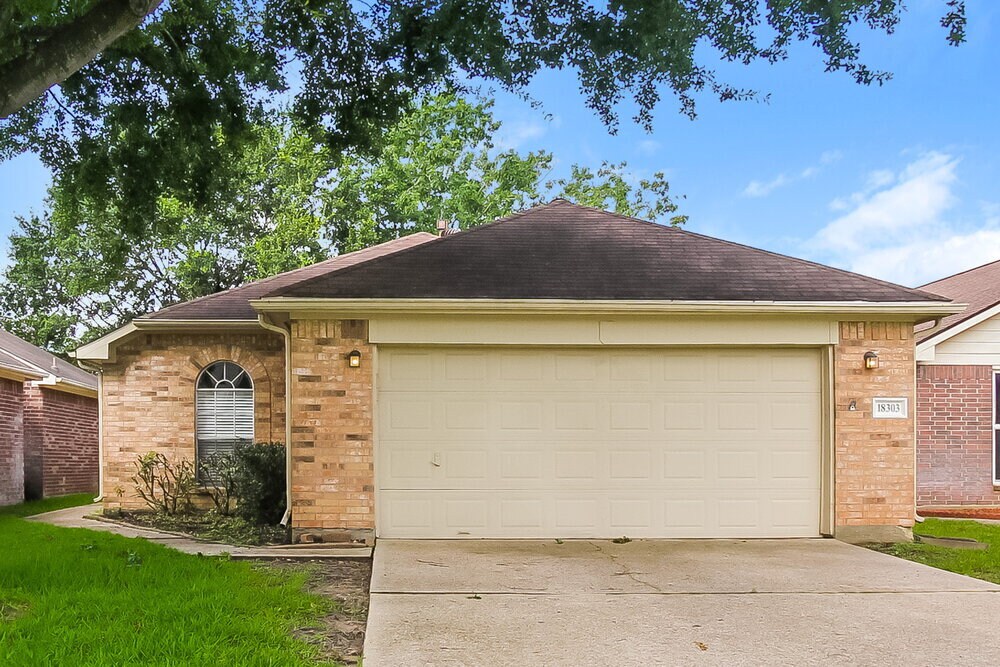 18303 Beaverdell Dr in Tomball, TX - Building Photo