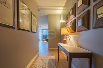 189 W Kinzie St, Unit 1801 in Chicago, IL - Foto de edificio - Building Photo