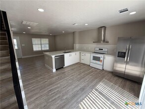 625 Alabama St in San Marcos, TX - Building Photo - Building Photo