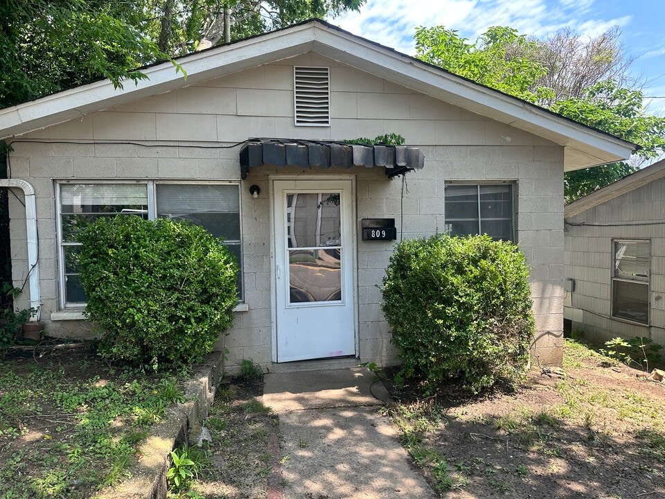 809 2nd Ave N in Columbus, MS - Building Photo
